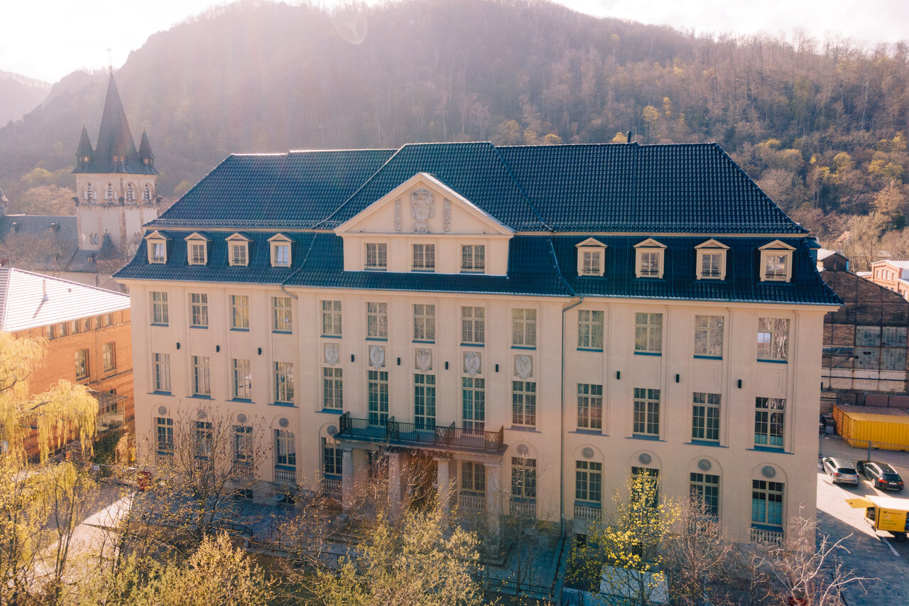 H24 Parkhotel Thale aus der Vogelperspektive, Drohnenaufnahme bei Tageslicht